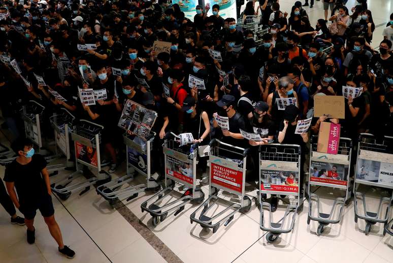 Manifestantes ocupam aeroporto internacional de Hong Kong
13/08/2019
REUTERS/Tyrone Siu