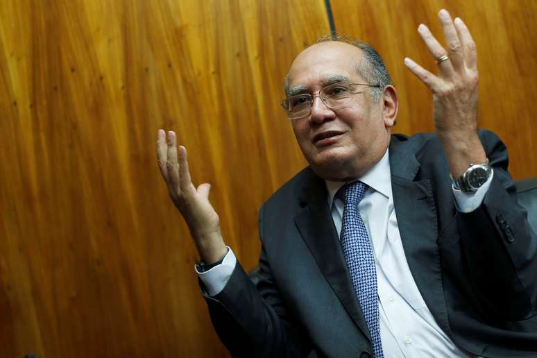 Ministro do STF Gilmar Mendes gesticula durante entrevista à Reuters em seu gabinete
22/08/2019
REUTERS/Adriano Machado