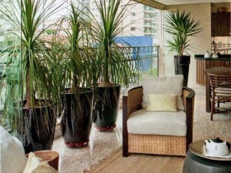 38. A varanda com vaso vietnamita pode ser incr&iacute;vel &ndash; Por: Pinterest