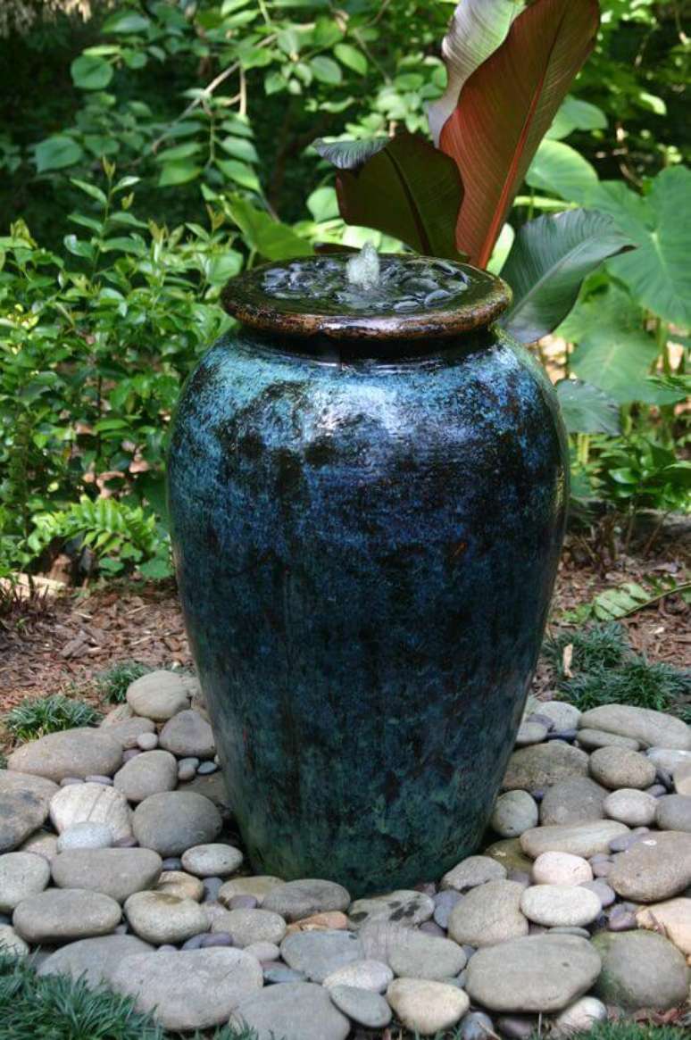 40. O vaso vietnamita azul pode ser usado na área externa de casa – Por: Pinterest