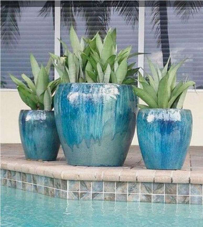 41. Os vasos vietnamitas podem ser usados para decorar a piscina &ndash; Por: Pinterest