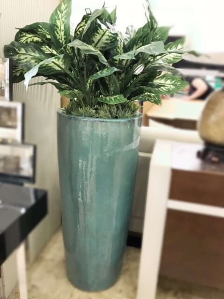 26. Vaso vietnamita verde com plantas lindas – Por: Carmine Decorações