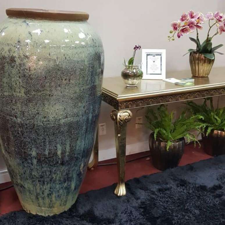 31. O vaso vietnamita precisa combinar com todos os detalhes da sua decoração – Por: Wolff Garden