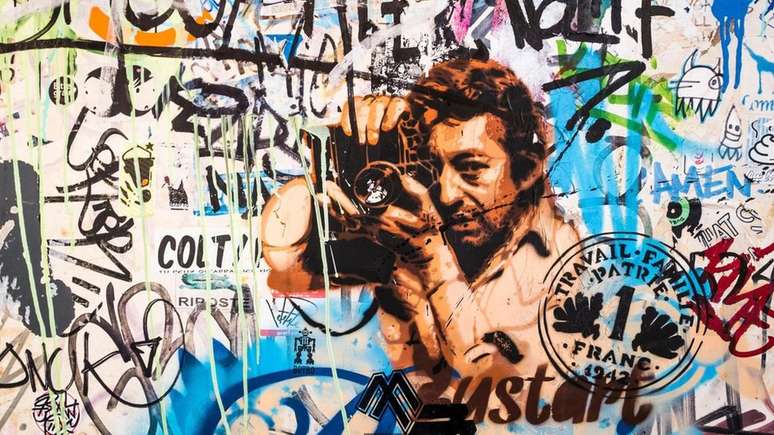 Ap&oacute;s a morte de Gainsbourg, o ent&atilde;o presidente Fran&ccedil;ois Mitterrand lamentou a perda do 'nosso Baudelaire, nosso Apollinaire'