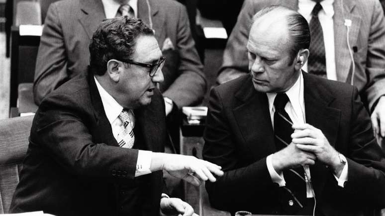 O então secretário de Estado, Henry Kissinger, discutiu o incidente com o presidente Gerald Ford