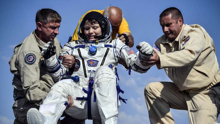 A astronauta Anne McClain diz não ter cometido nenhuma irregularidade