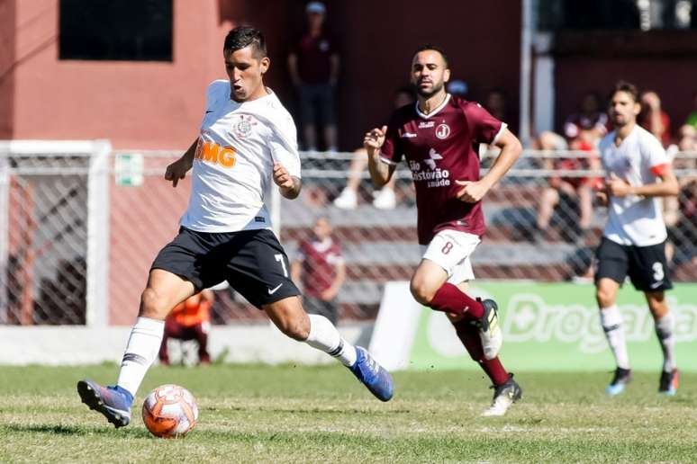 Corinthians precisa vencer nesta tarde para seguir vivo na classificação (Foto: Daniel Augusto Jr)