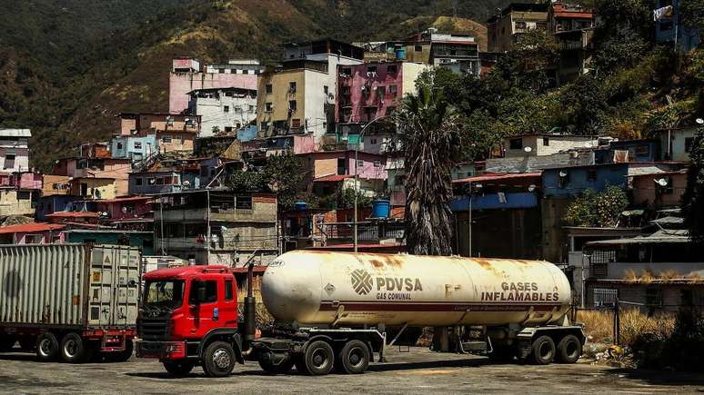 A produção de petróleo venezuelana caiu drasticamente nos últimos anos