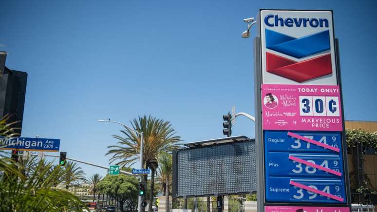 A gigante Chevron e seis outras firmas norte-americanas obtiveram uma isen&ccedil;&atilde;o especial do Departamento do Tesouro e poder&atilde;o continuar suas atividades at&eacute; outubro