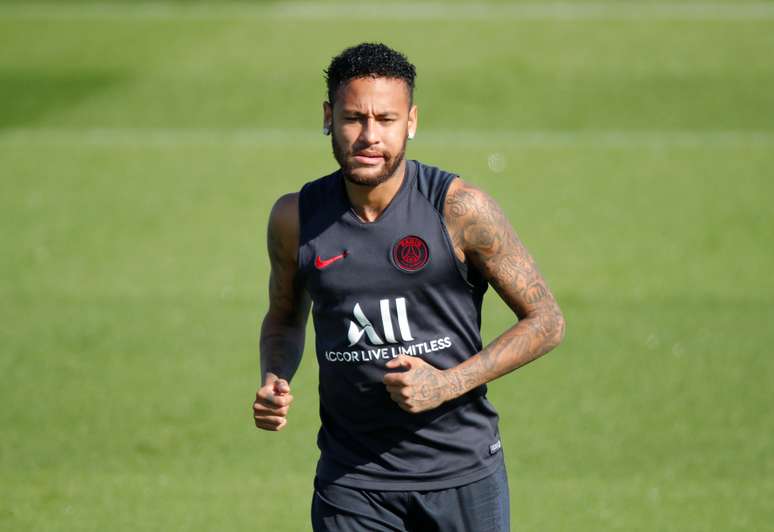 Neymar em treino no PSG