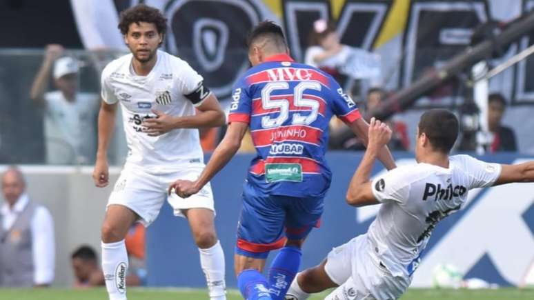 Capitão do Santos neste domingo, Ferraz mostrou incredulidade diante de resultado na Vila (Foto: Ivan Storti/Santos)