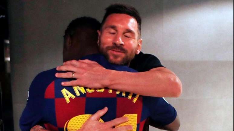 Messi e Ansu Fati se abraçaram no vestiário depois da vitória do Barcelona contra o Bétis (Reprodução/Instagram)