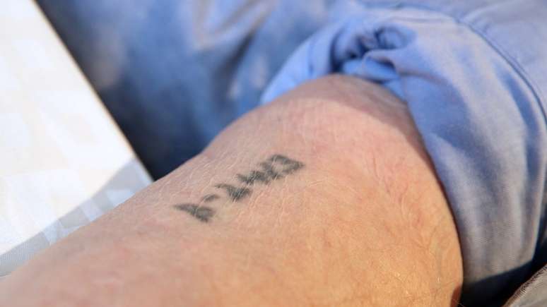 Sam Laskier ganhou a tatuagem B-2413 na chegada a Auschwitz