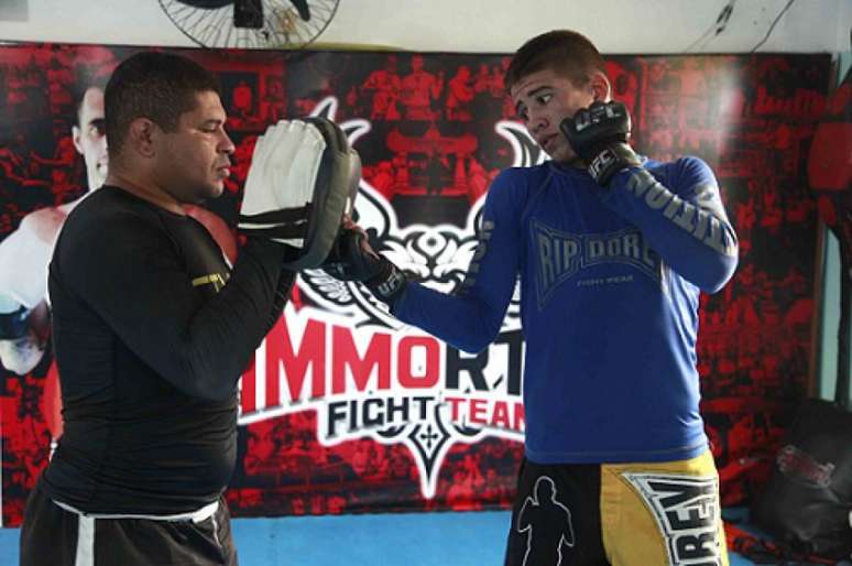 Robson Junior, de apenas 17 anos, fará sua estreia no MMA profissional em outubro (Foto: Fernando Azevedo)