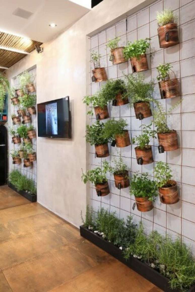 22. Mais uma ideia para você fazer sua horta em casa na vertical. Projeto de Ana Cano Milman