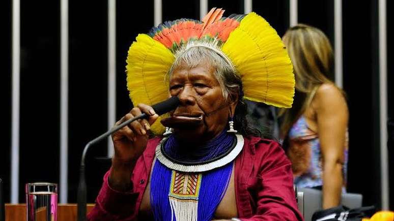 Raoni, l&iacute;der kayap&oacute; que teve grande import&acirc;ncia na transforma&ccedil;&atilde;o da causa ind&iacute;gena brasileira em tema internacional