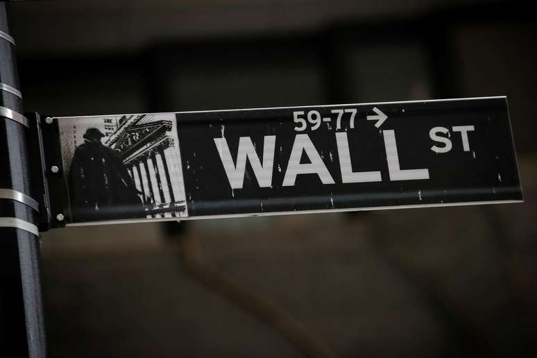Placa sinalizando Wall Street, em Nova York
07/03/2019
REUTERS/Brendan McDermid - RC146A3E2E00