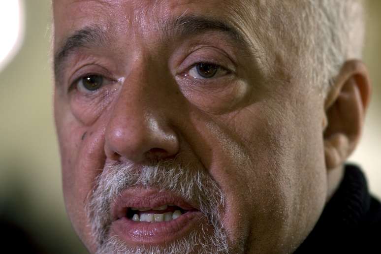 Escritor Paulo Coelho
18/09/2008
REUTERS/Charles Platiau