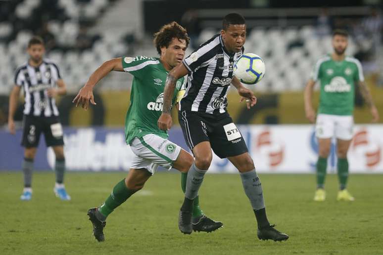 Passado e presente: Camilo e Bochecha disputam bola (Foto: Vítor Silva/Botafogo)
