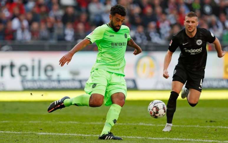 Brasileiro em campo pelo Hannover (Foto: Divulgação)