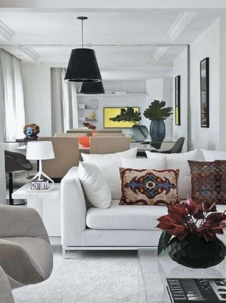12. A grande vantagem do sofá branco é que ele é atemporal – Foto: Pinterest