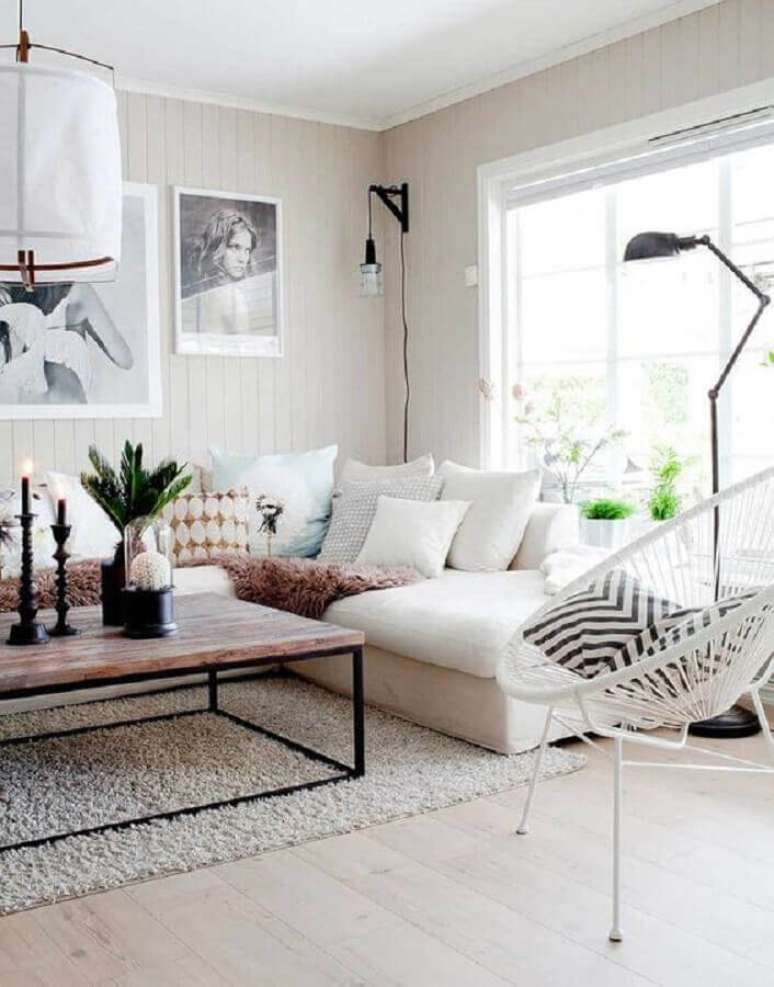25. Sala de estar decorada com sofá de canto branco e luminária moderna – Foto: Futurist Architecture