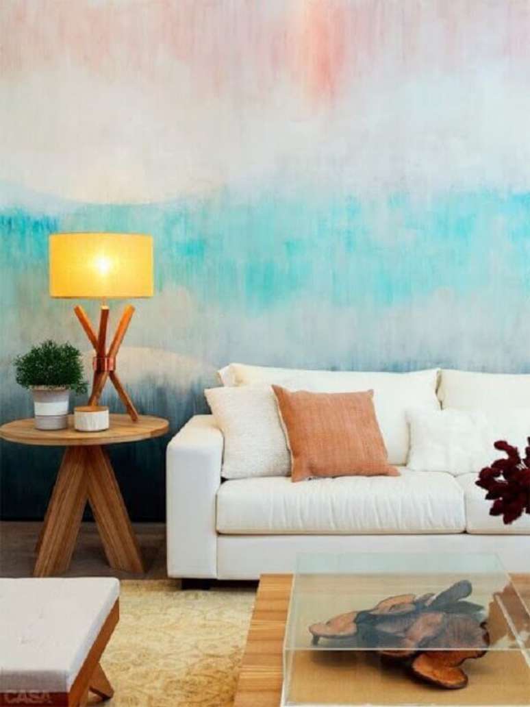 27. O sofá branco combina facilmente com diversas outras cores dando mais possibilidades de estilos de decoração – Foto: Blog Achados de Decoração