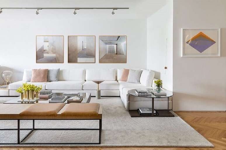 8. O sofá branco de couro é atemporal – Foto: Triplex Arquitetura