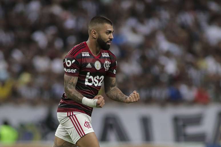 Gabriel Barbosa, o Gabigol, do Flamengo, comemora seu gol, marcado diante do Ceará, durante partida válida pela 16ª rodada do Campeonato Brasileiro