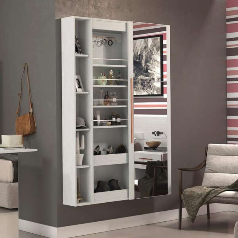 12. Sapateira com espelho em acabamento branco fosco. Fonte: Pinterest