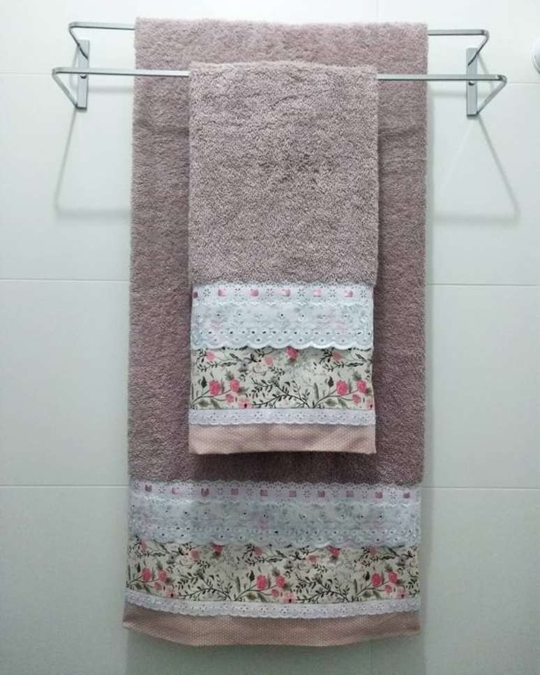 8. Pode ser interessante associar a toalha de lavabo à toalha de banho comum. Foto: Instagram