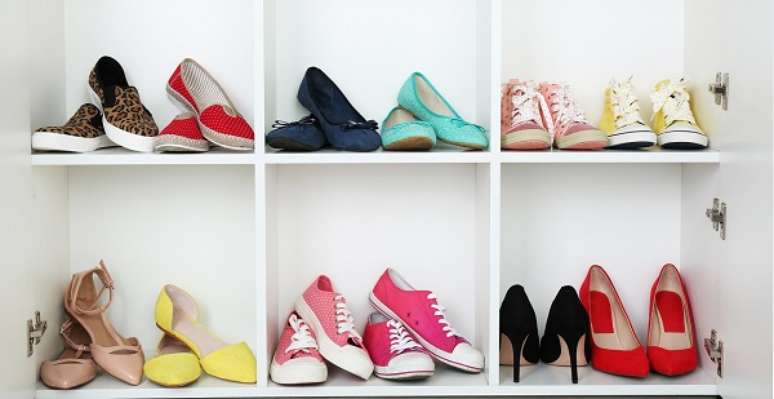 2. Utilize a sapateira com espelho para organizar seus sapatos. Fonte: Pinterest