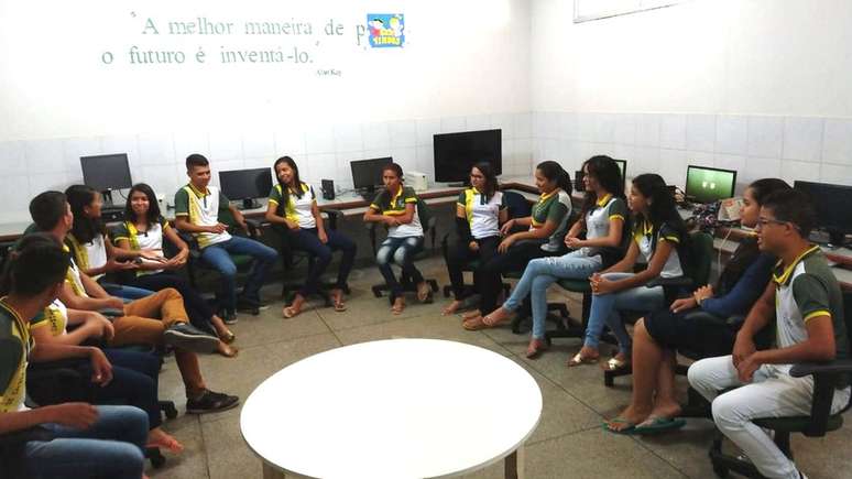 Em rodas de conversas, os alunos debatem seus problemas e dificuldades