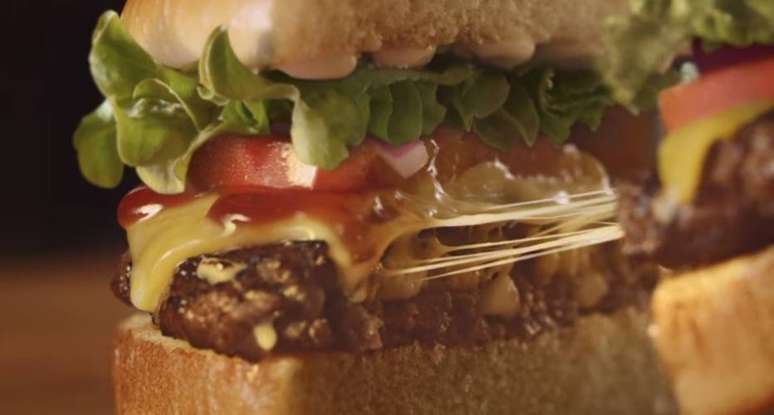 Bolinhas de queijo na carne se destacam no novo lanche do Burger King.