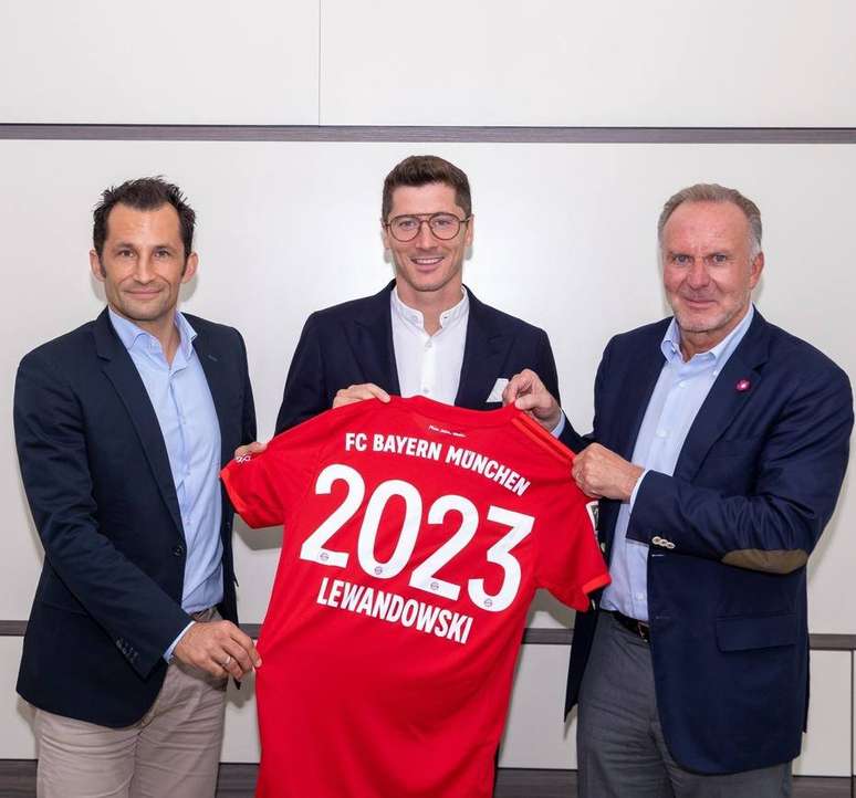 Robert Lewandowski renovou seu contrato com o Bayern até junho de 2023