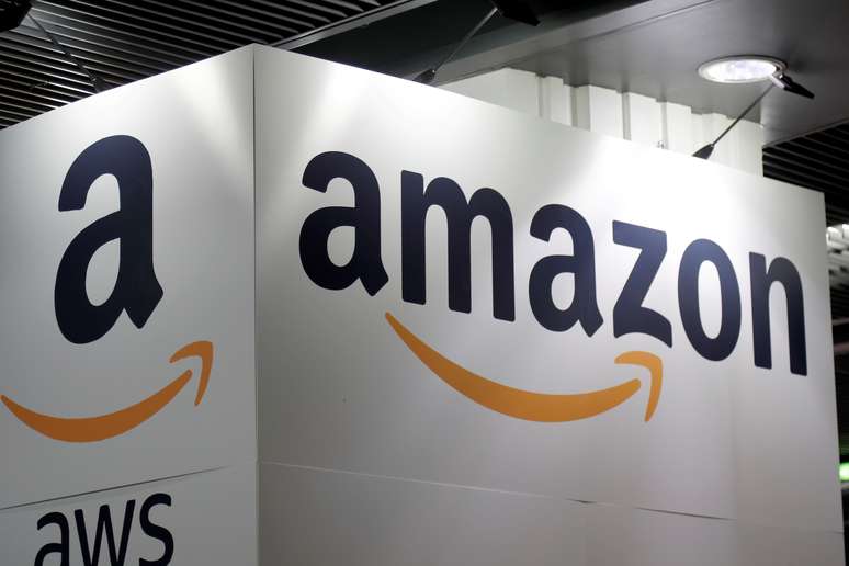 Logotipo da Amazon em feira em Paris.  7/2/2018. REUTERS/Charles Platiau