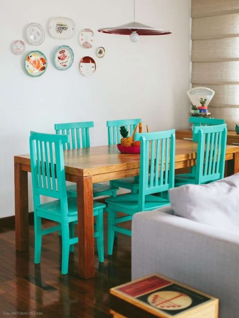 49. O tom das cadeiras de madeira trouxe vida para a sala de jantar desta casa. Fonte: Jet Dicas