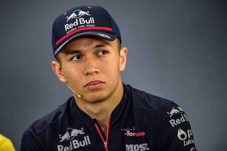 Albon sente que está dando “pequenos passos” na primeira chance com a Red Bull