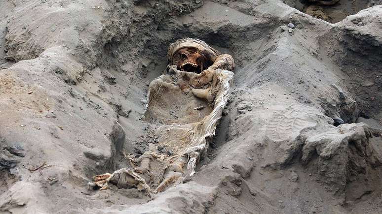 Arqueólogos acreditam ainda ser possível descobrir mais corpos de crianças