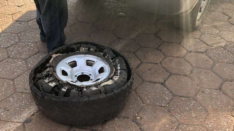 Condições nas regiões de incêndio têm feito pneus estourarem por causa do calor