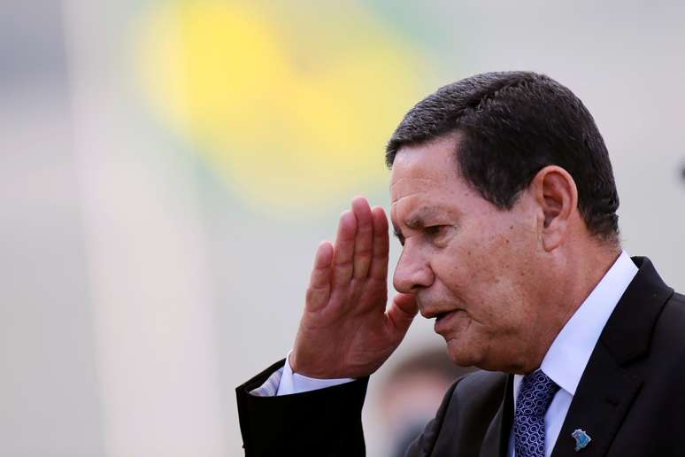 Vice-presidente Hamilton Mourão durante cerimônia do lado de fora do Palácio do Planalto
03/07/2019 REUTERS/Adriano Machado 