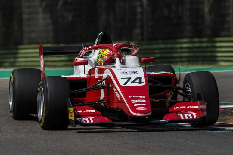 Enzo Fittipaldi larga na primeira fila em duas provas da F3 em Ímola