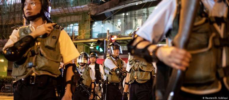 Operação policial prende ativistas pró-democracia em Hong Kong