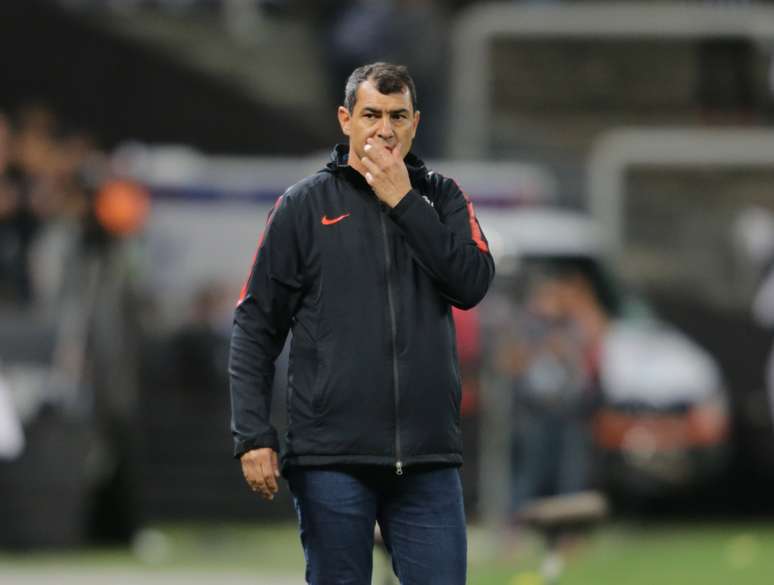 O técnico Fábio Carille, do Corinthians, na partida contra o Fluminense, válida pelas quartas de final da Copa Sul-Americana, na Arena Corinthians