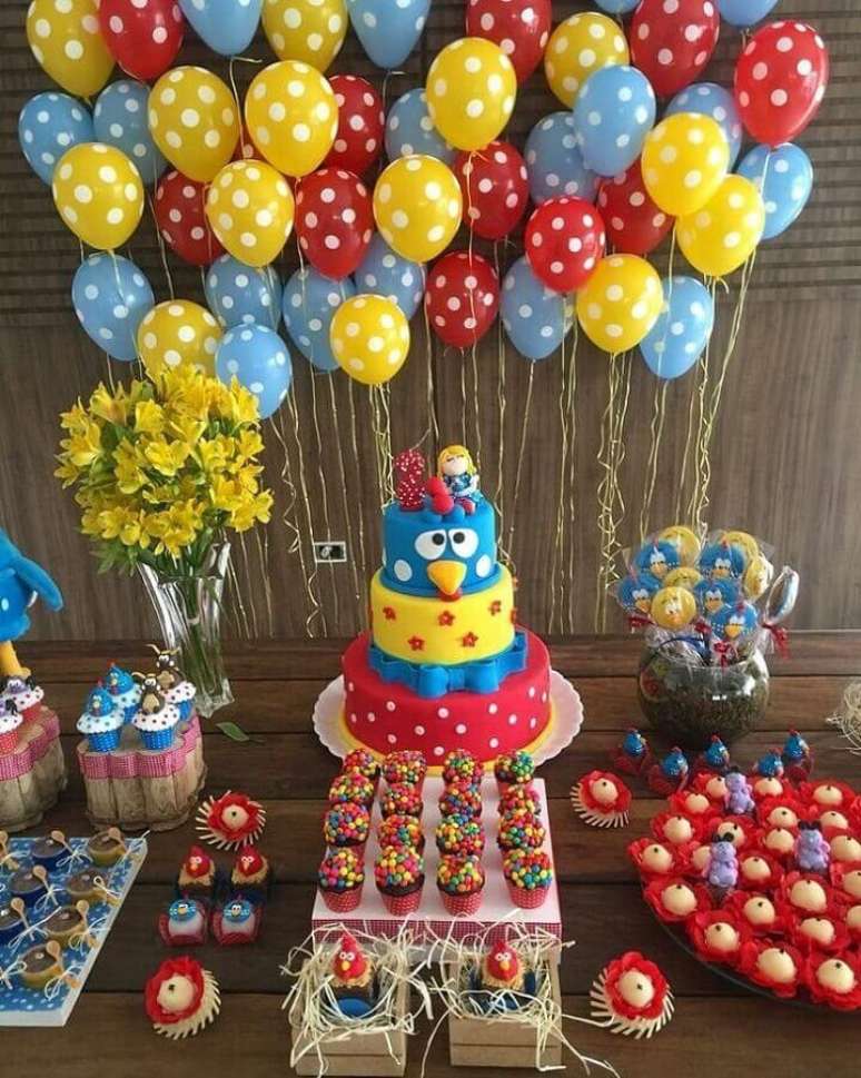 8. Os detalhes podem fazer toda a diferença na decoração de festa infantil da Galinha Pintadinha – Foto: Você Faz a Festa