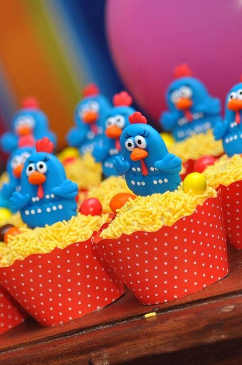 21. Cupcakes personalizados com bonequinhos da Galinha Pintadinha – Foto: Webcomunica