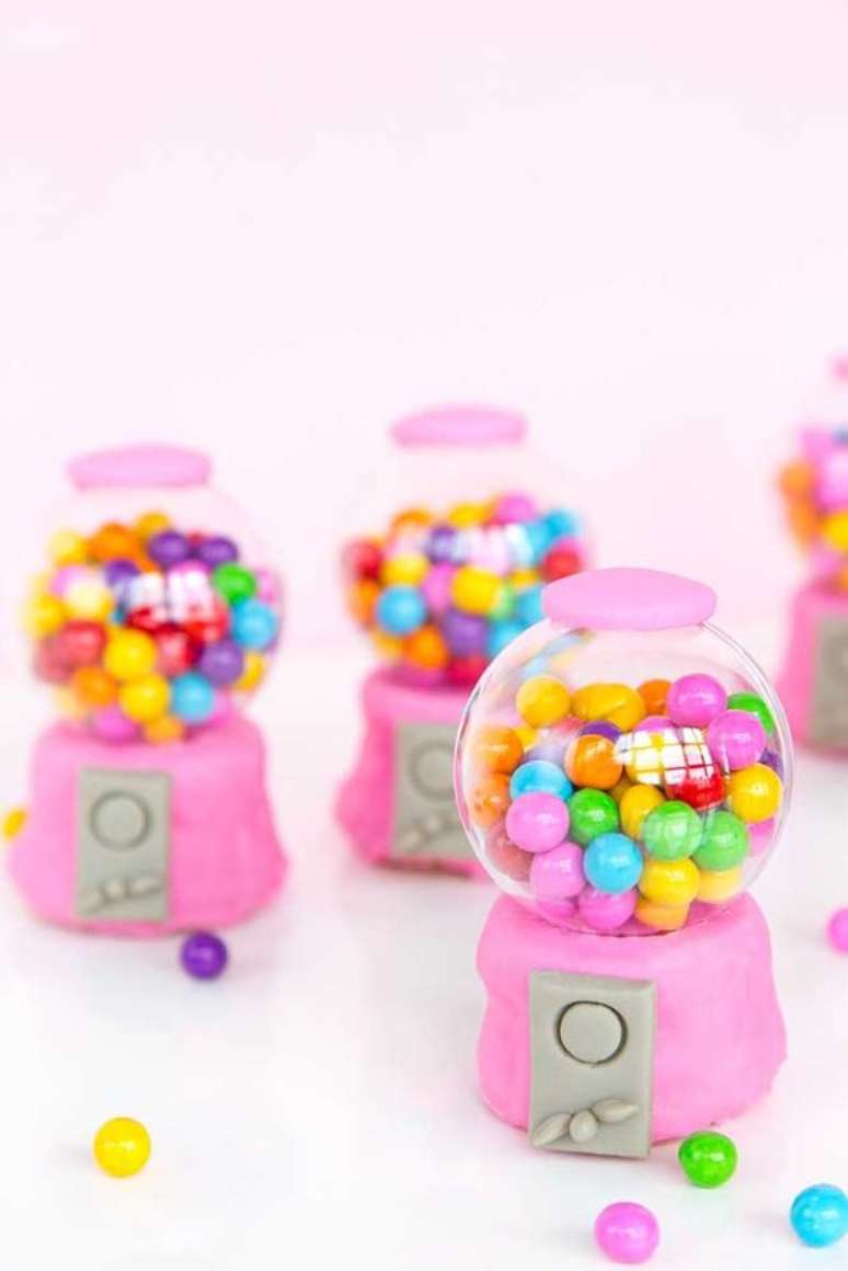 12. Os doces ganham muito se decorados com o tema da festa anos 80. Foto: Decor F&aacute;cil
