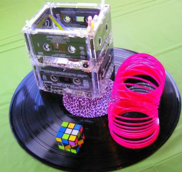 3. Produtos da &eacute;poca s&atilde;o muito usados em uma festa anos 80. Foto: Pinterest