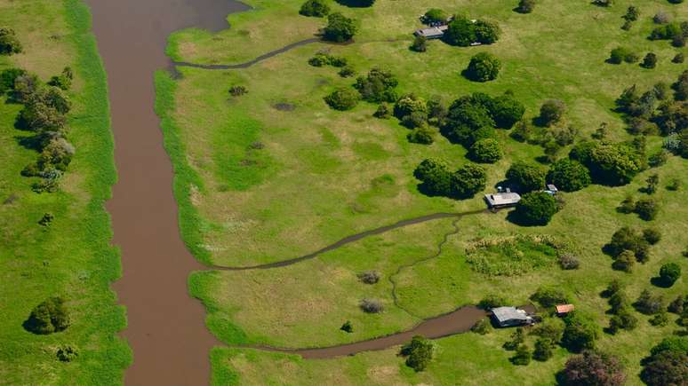 Na cr&ocirc;nica 'Vento que Traz o Bem', Erik descreve como navegou por furos e varadouros, &aacute;reas dos rios que servem como atalhos em dias de clima adverso