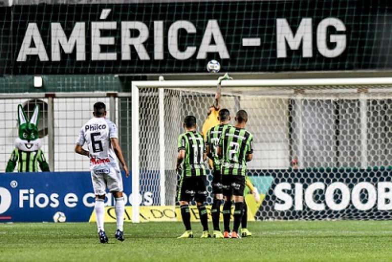 Coelho e Operário fizeram um jogo movimentado, mas o empate não foi bom para as duas equipes- (Mourão Panda/América-MG)